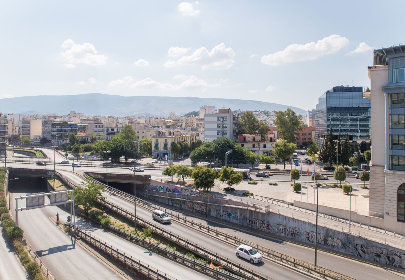 Apartment in Athens - Athens Luxury 4 Bedroom apartment w/terrace & BBQ