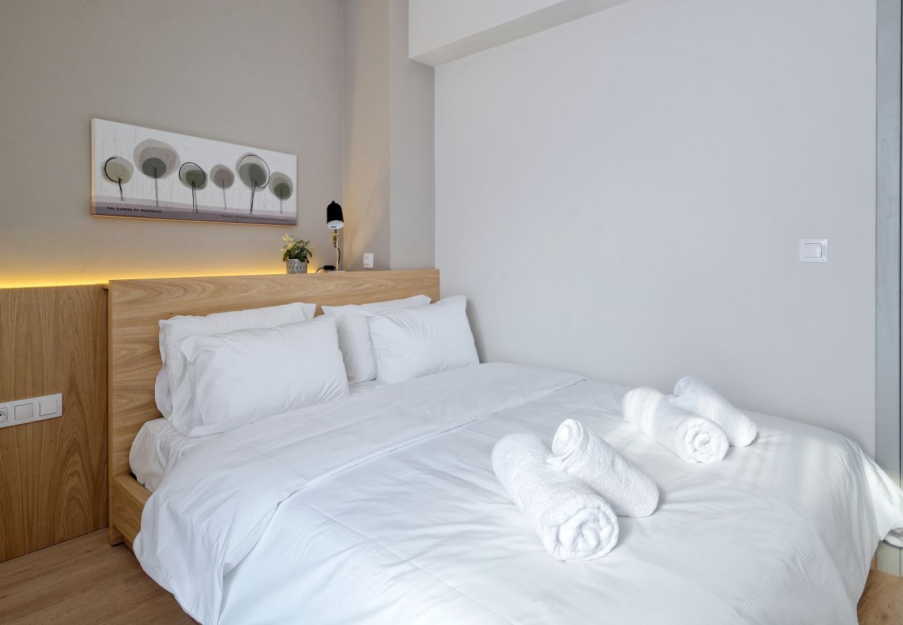 Apartment in Athens - Hercules Residence, Signature 3 Bedroom & 3 Bathrooms Apartment w/Balcony, Gym, Fast Wifi