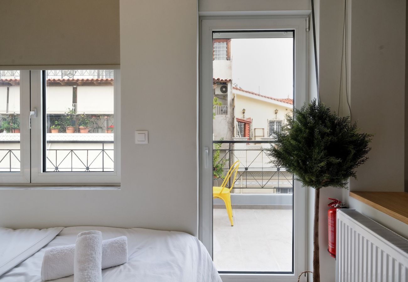 Studio in Athens - Cozy Studio in the heart of Athens w/Balcony & Gym