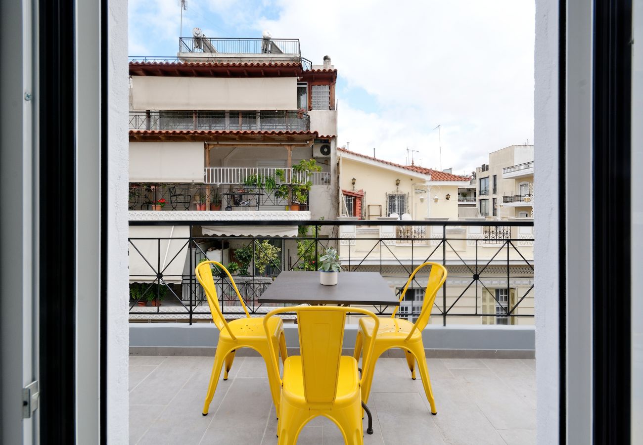 Studio in Athens - Cozy Studio in the heart of Athens w/Balcony & Gym