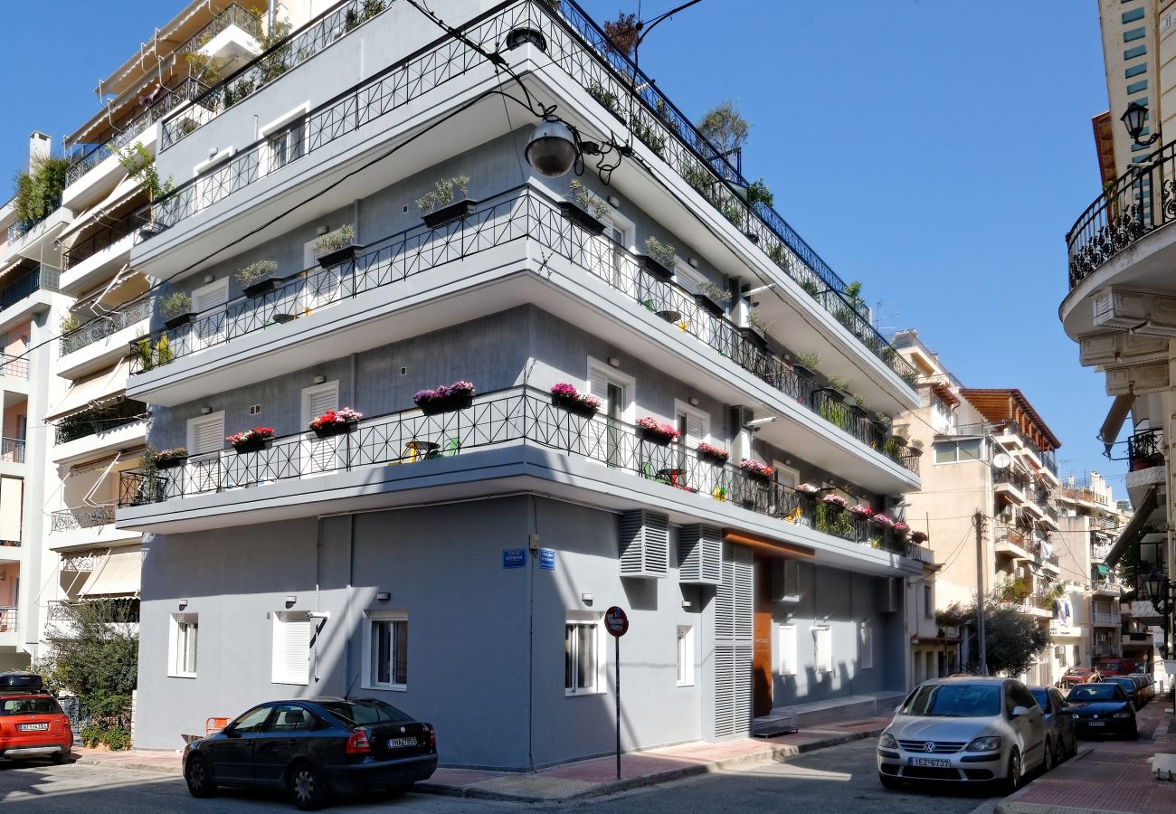 Studio in Athens - Beautiful Studio w/Balcony & Gym next to Metro