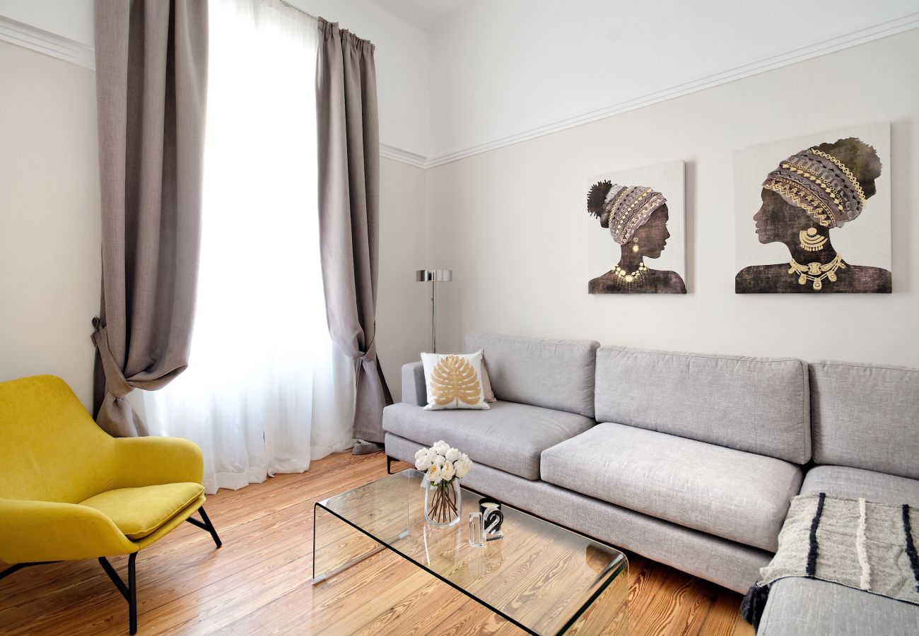 Apartment in Athens - Acropolis Memories, Authentic 3 bedroom Apartment, 2mins walk to Acropolis & Plaka