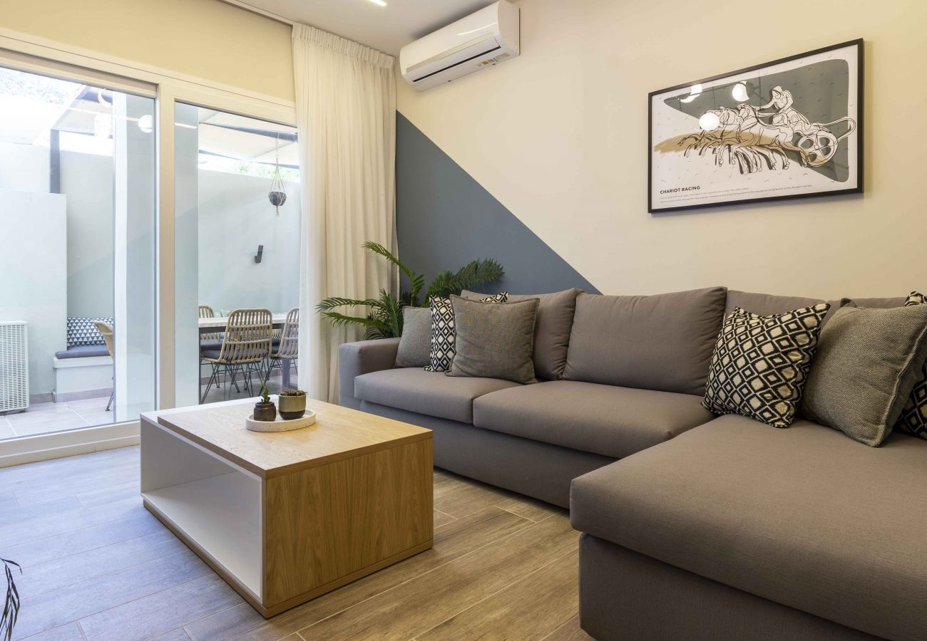 Apartment in Athens - Stylish 4 Bedrooms Apartment in Athens, For Groups