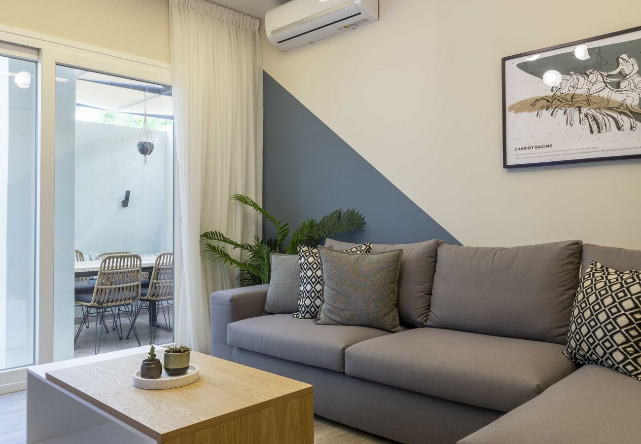 Apartment in Athens - Stylish 4 Bedrooms Apartment in Athens, For Groups