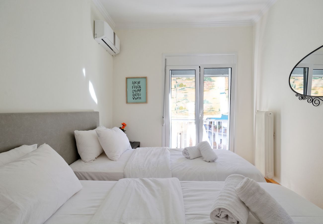 Apartment in Athens - Athens Heartbeat! Excepcionally connected, centric, w/Acropolis view 