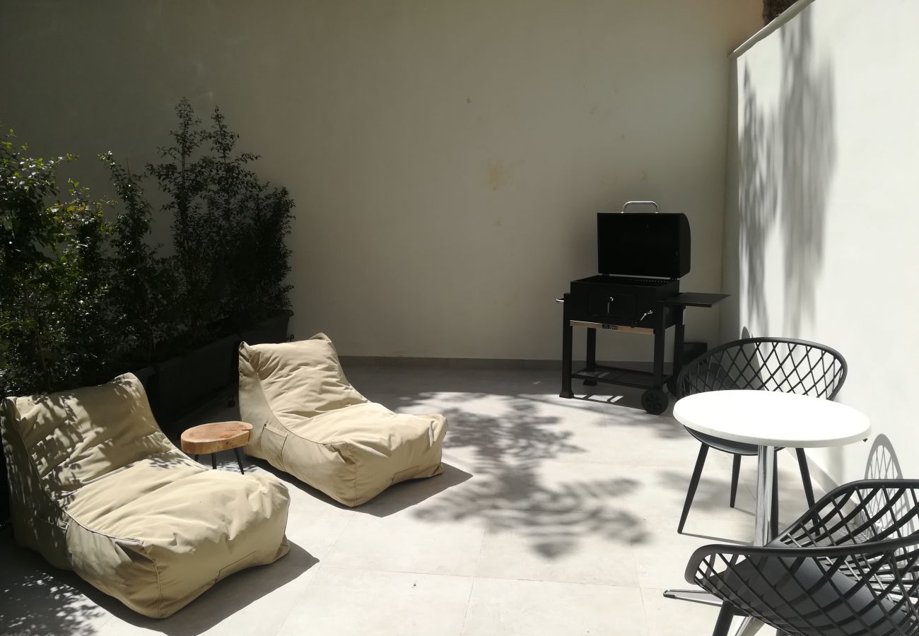 Studio in Athens - Studio in Athens with a Private BBQ Patio & Gym