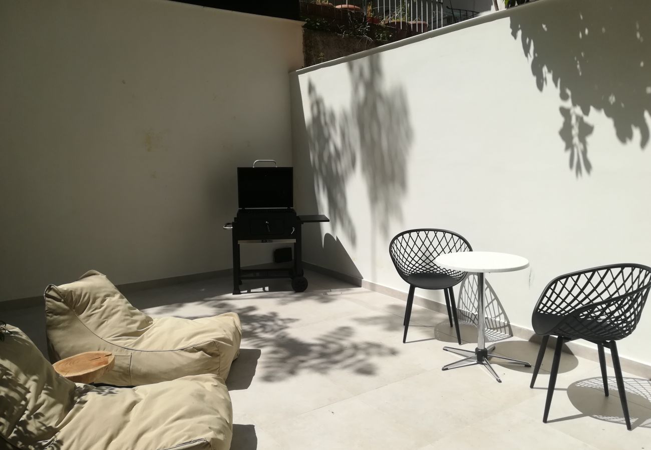 Studio in Athens - Studio in Athens with a Private BBQ Patio & Gym