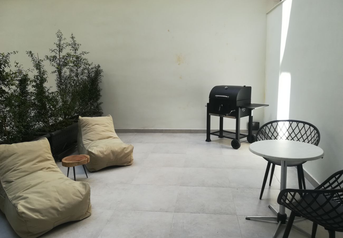 Studio in Athens - Studio in Athens with a Private BBQ Patio & Gym