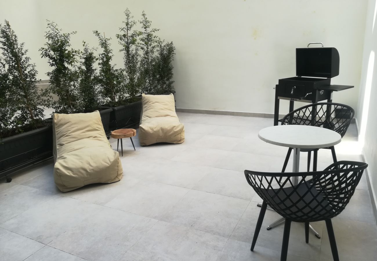 Studio in Athens - Studio in Athens with a Private BBQ Patio & Gym