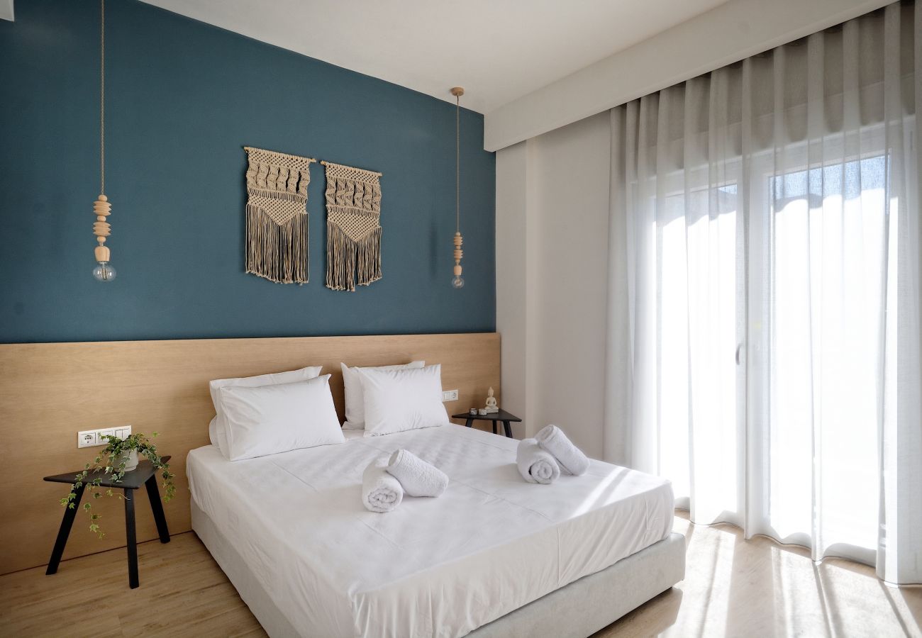 Apartment in Kaisariani - Odyssey Residence Calypso, modern 3 bedrooms and 3 bathrooms full floor apartment in Kaisariani area, Ideal for Groups