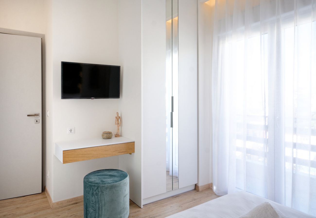 Apartment in Kaisariani - Odyssey Residence Calypso, modern 3 bedrooms and 3 bathrooms full floor apartment in Kaisariani area, Ideal for Groups