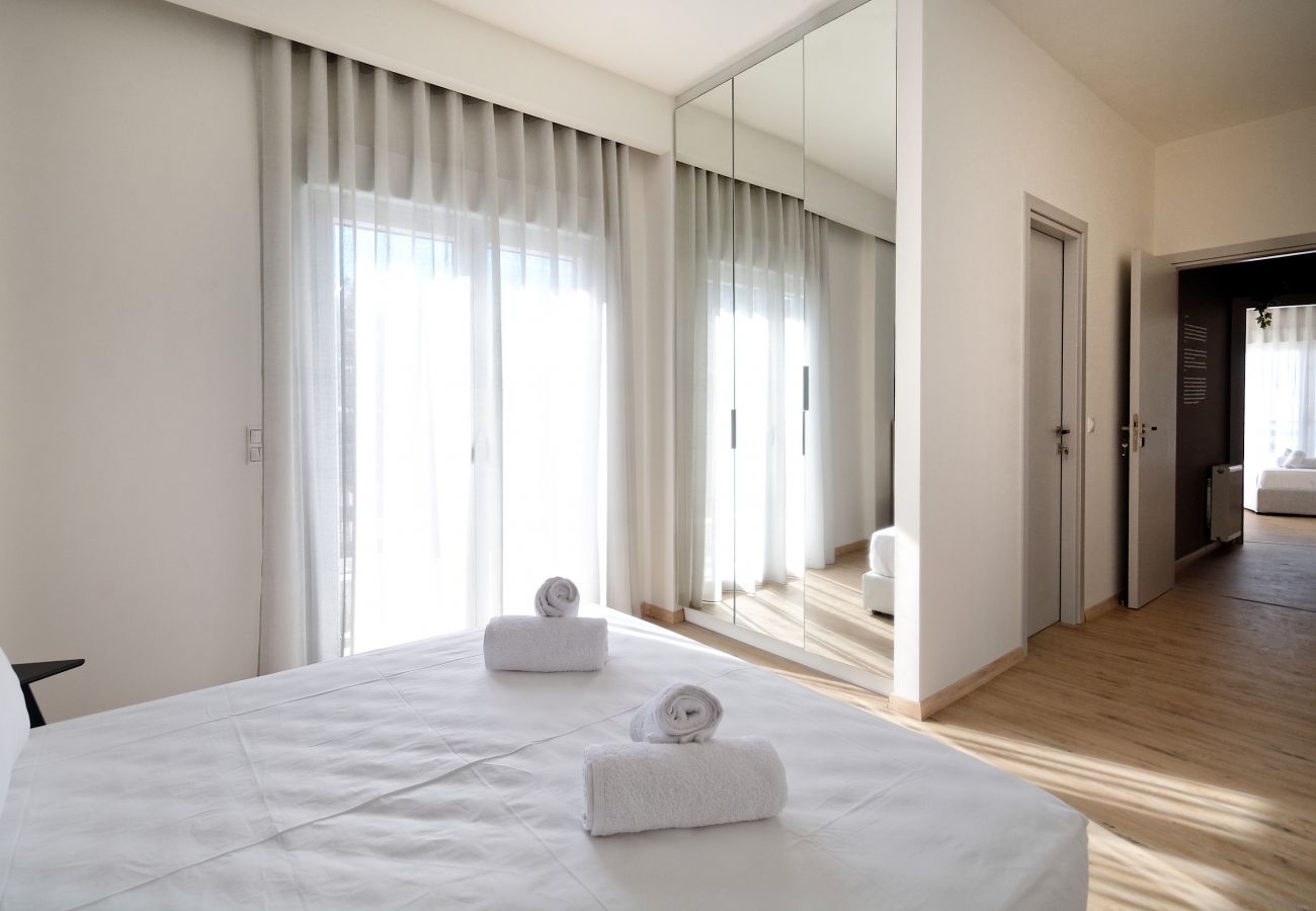 Apartment in Kaisariani - Odyssey Residence Calypso, modern 3 bedrooms and 3 bathrooms full floor apartment in Kaisariani area, Ideal for Groups