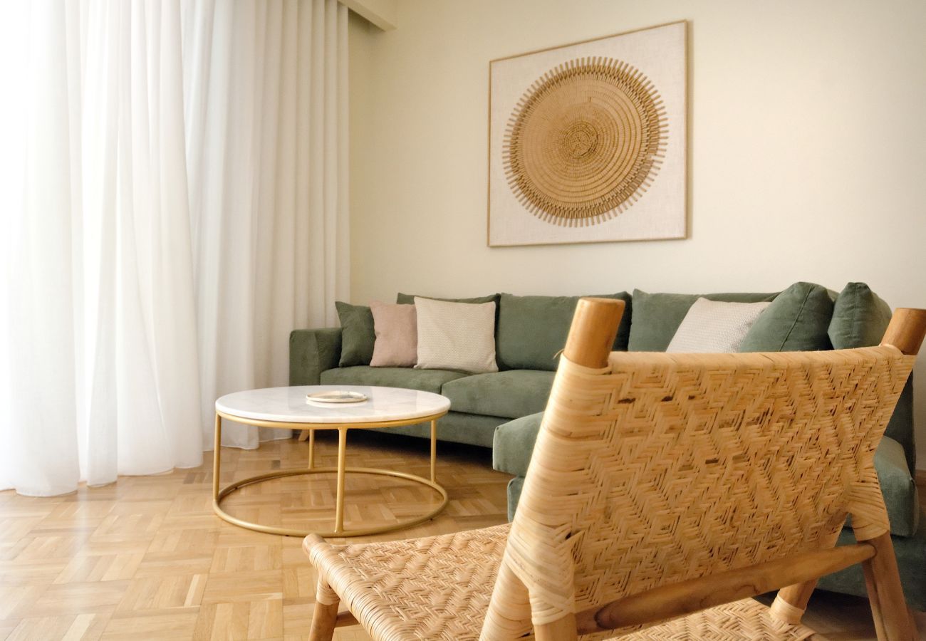 Apartment in Athens - Unique 3 bedrooms apartment in Exclusive Kolonaki area, balcony with furniture