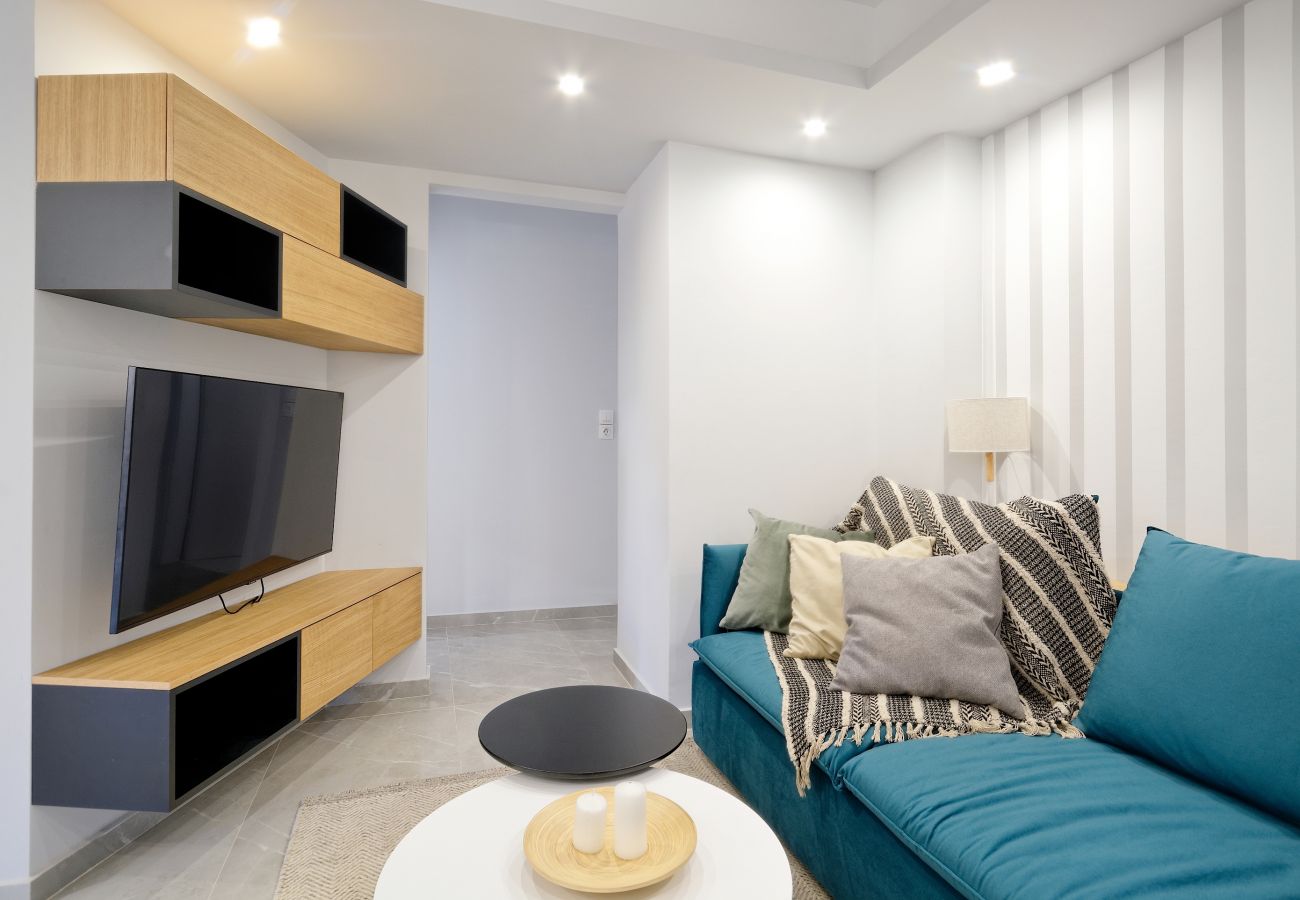 Apartment in Athens - Trojan Affair Paris, 3 bedrooms apartment with balcony and parking