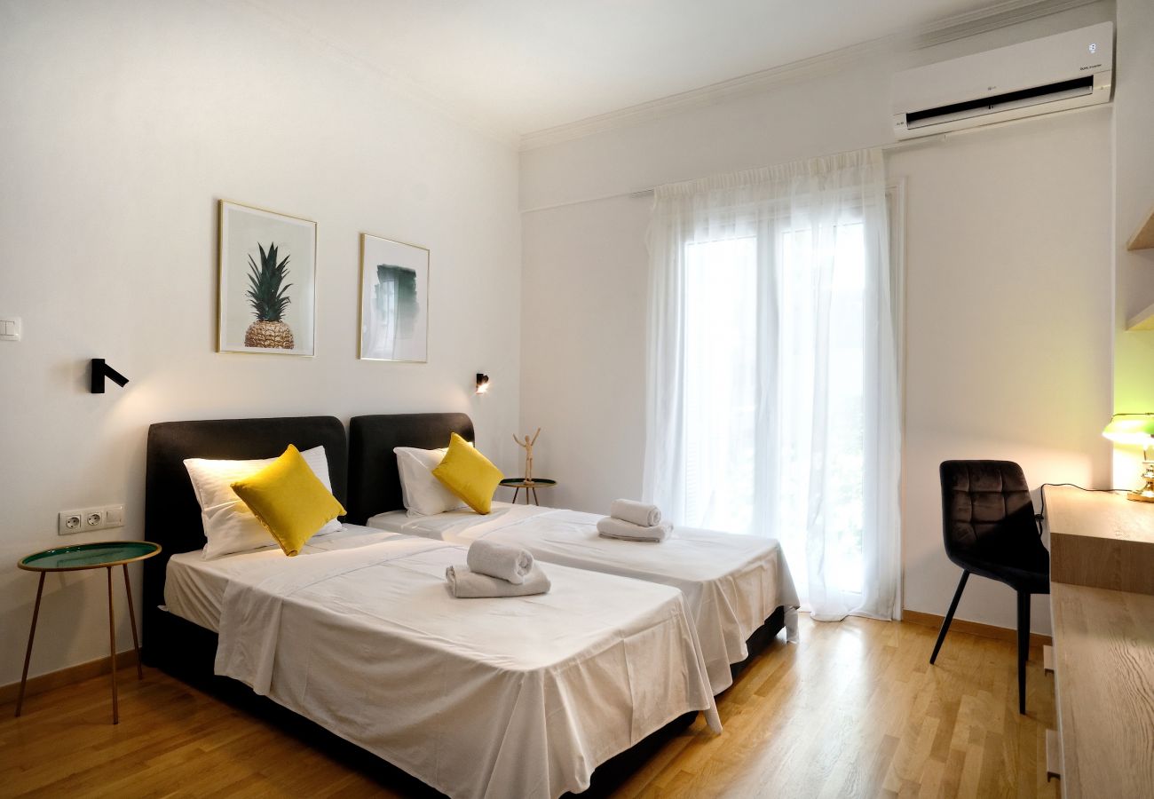 Apartment in Athens - Elegant 3 Bedroom apartment w/ Balcony in Pagrati, Athens