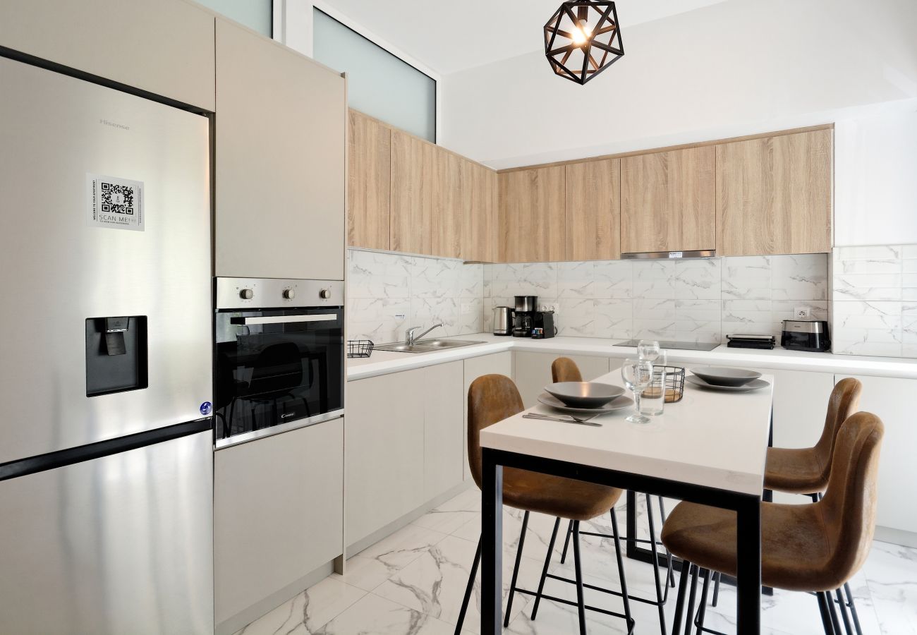 Apartment in Athens - Elegant 3 Bedroom apartment w/ Balcony in Pagrati, Athens