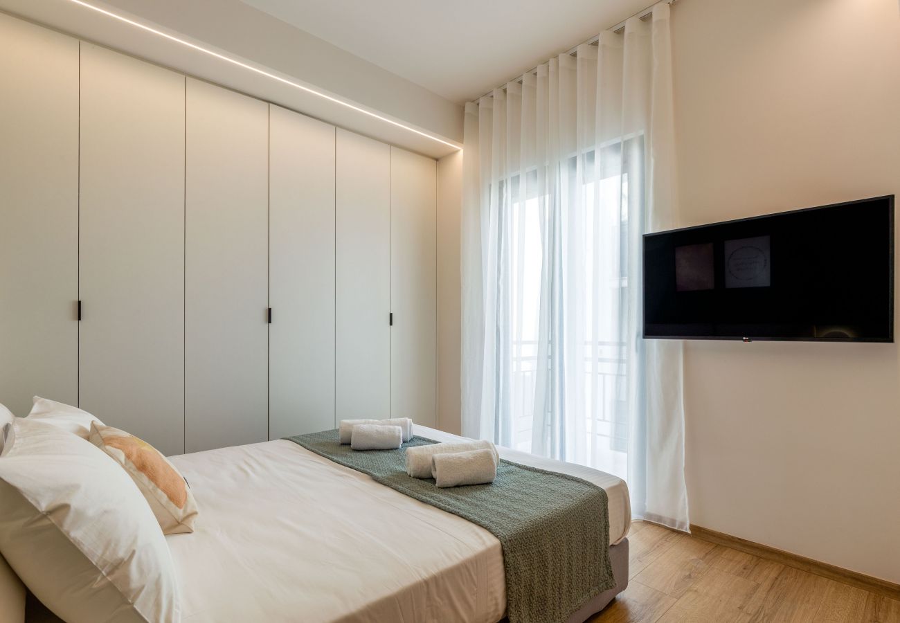 Apartment in Athens - Beautiful 2 Bedroom Apartment with Wi-Fi & Balcony