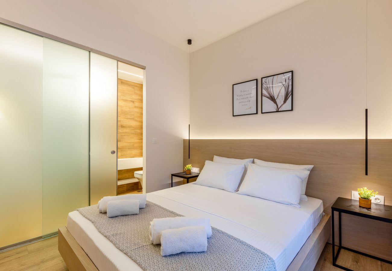 Apartment in Athens - Beautifully Designed Apartment W/ Wi-Fi & Balcony