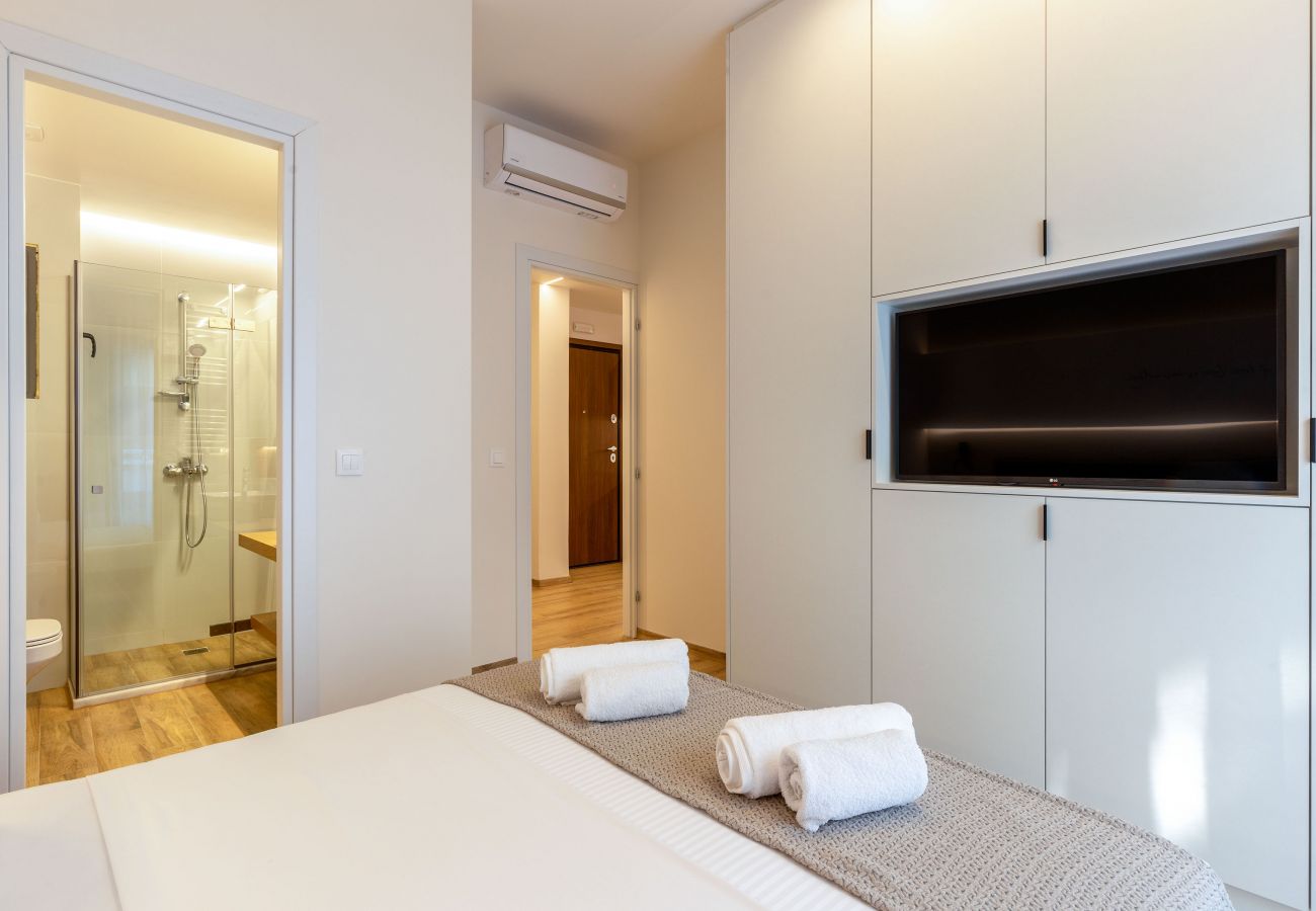 Apartment in Athens - Beautifully Designed Apartment W/ Wi-Fi & Balcony