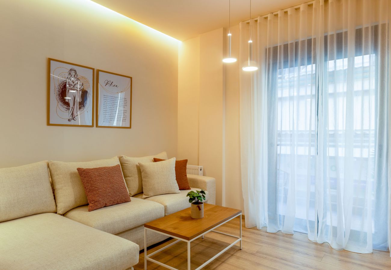 Apartment in Athens - Beautifully Designed Apartment W/ Wi-Fi & Balcony