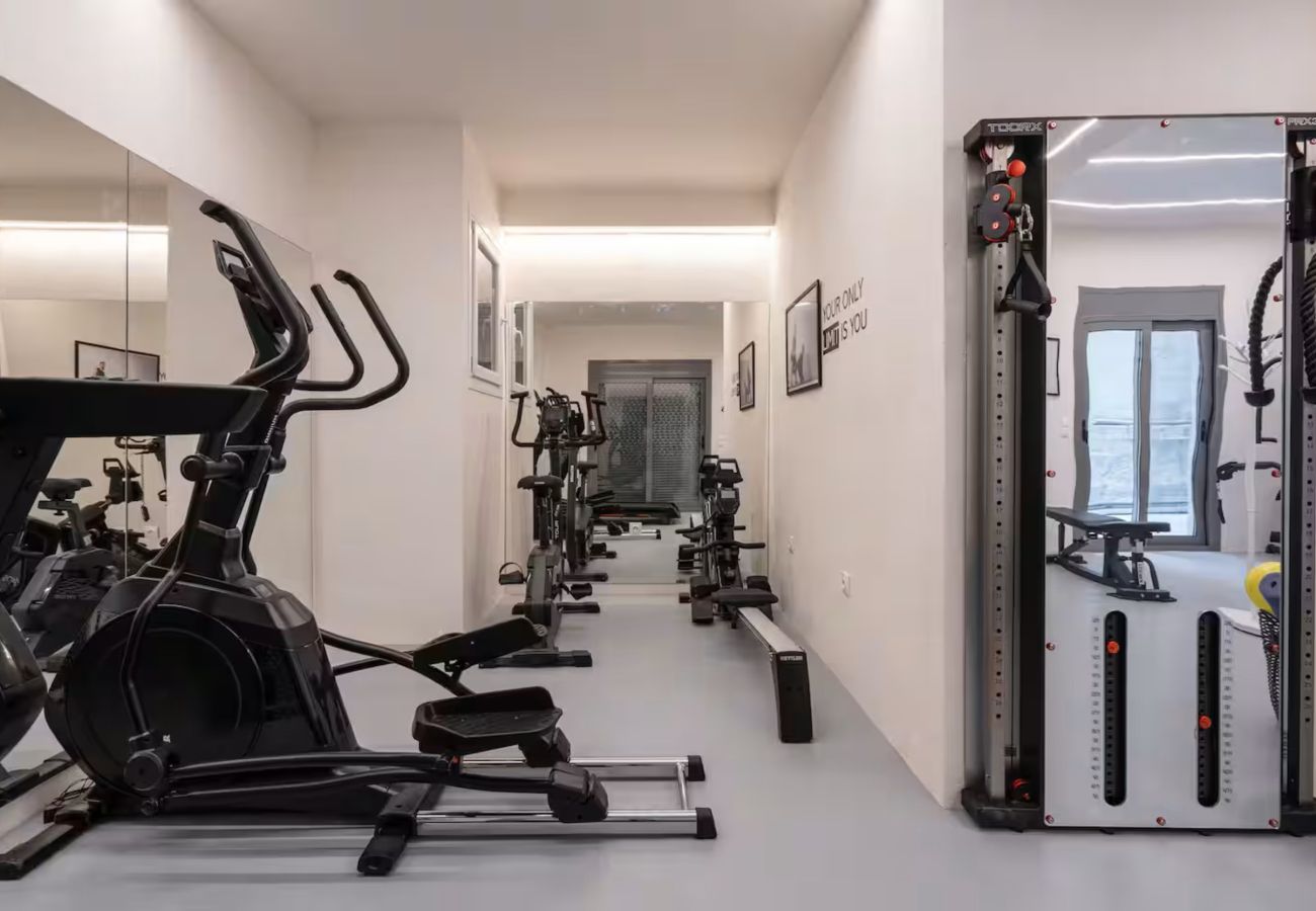 Apartment in Athens - Sunny Apartment in Athens with Balcony & Gym