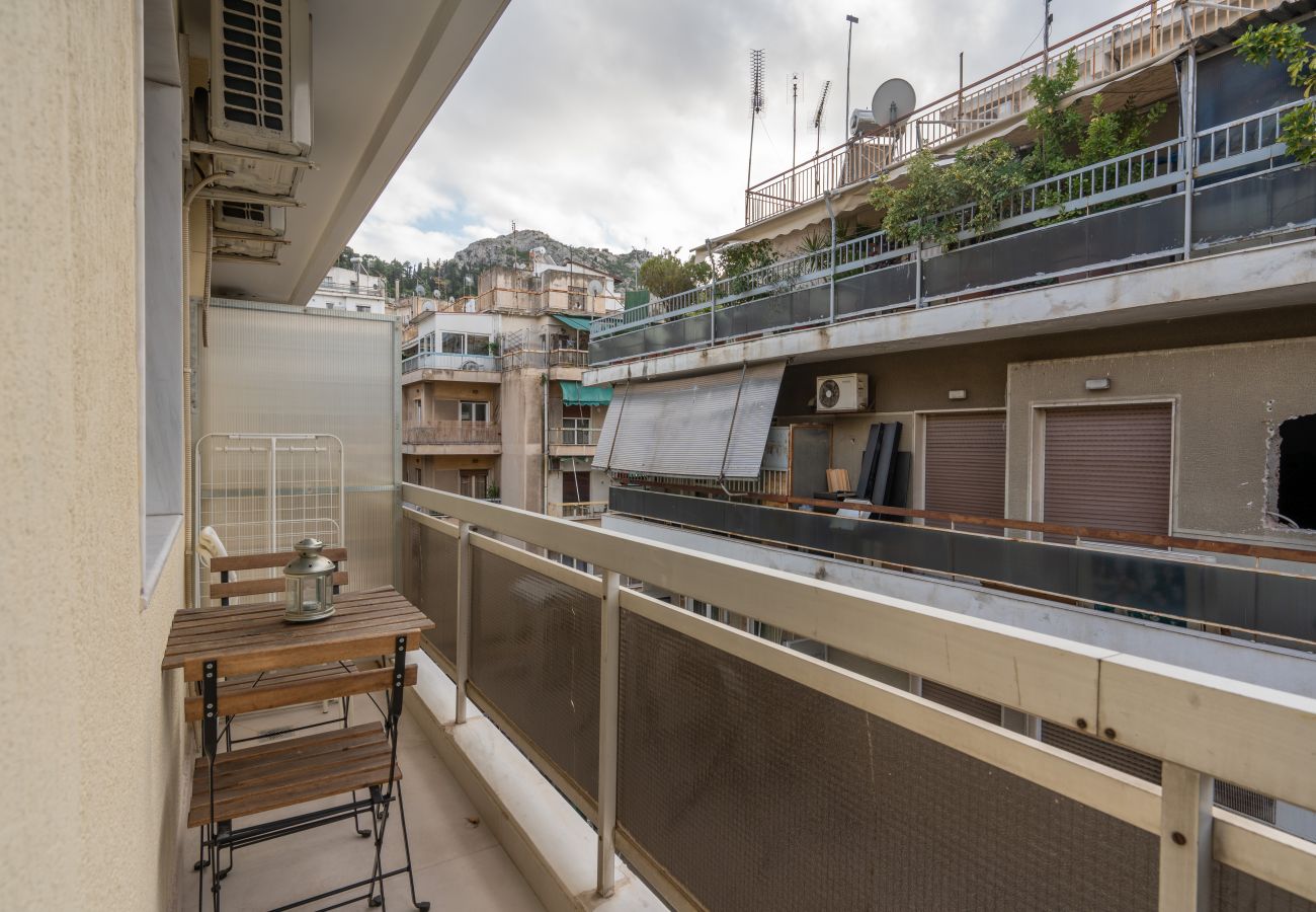 Apartment in Athens - Modern Apartment in Athens with Balcony & Wi-Fi