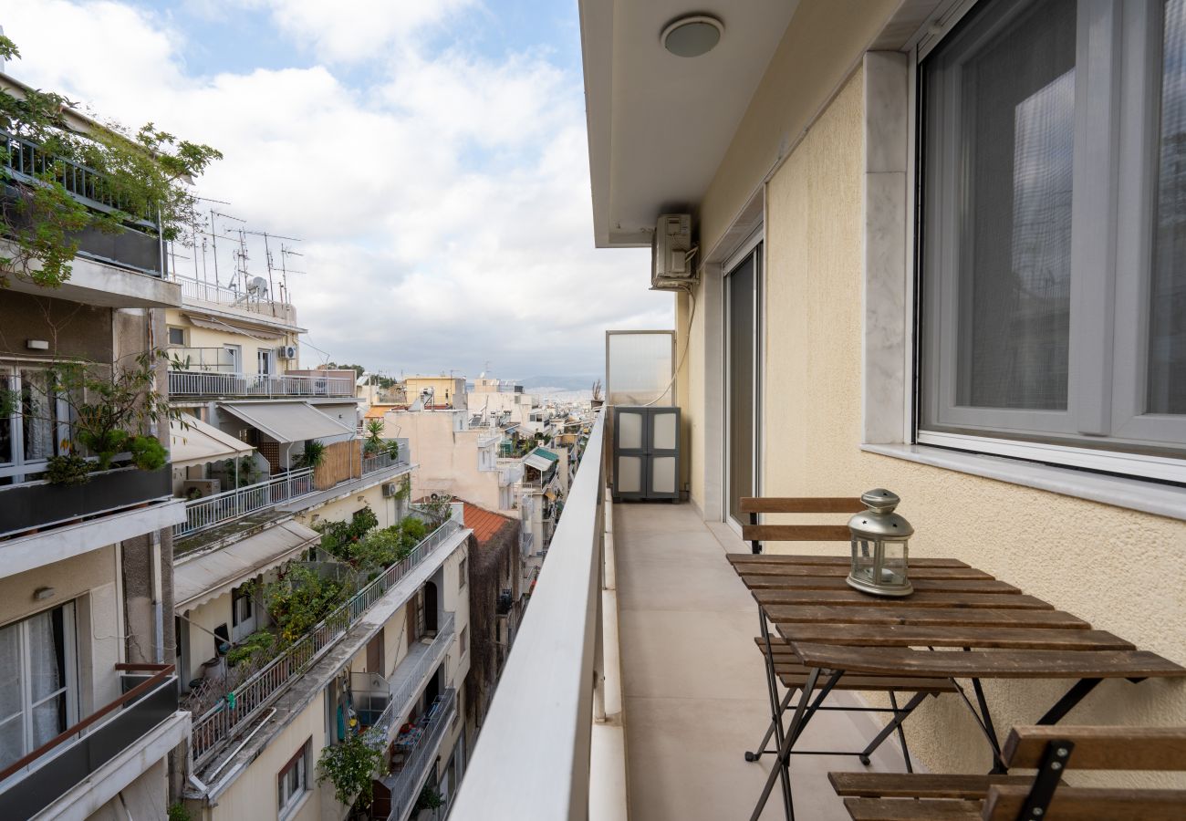 Apartment in Athens - Modern Apartment in Athens with Balcony & Wi-Fi