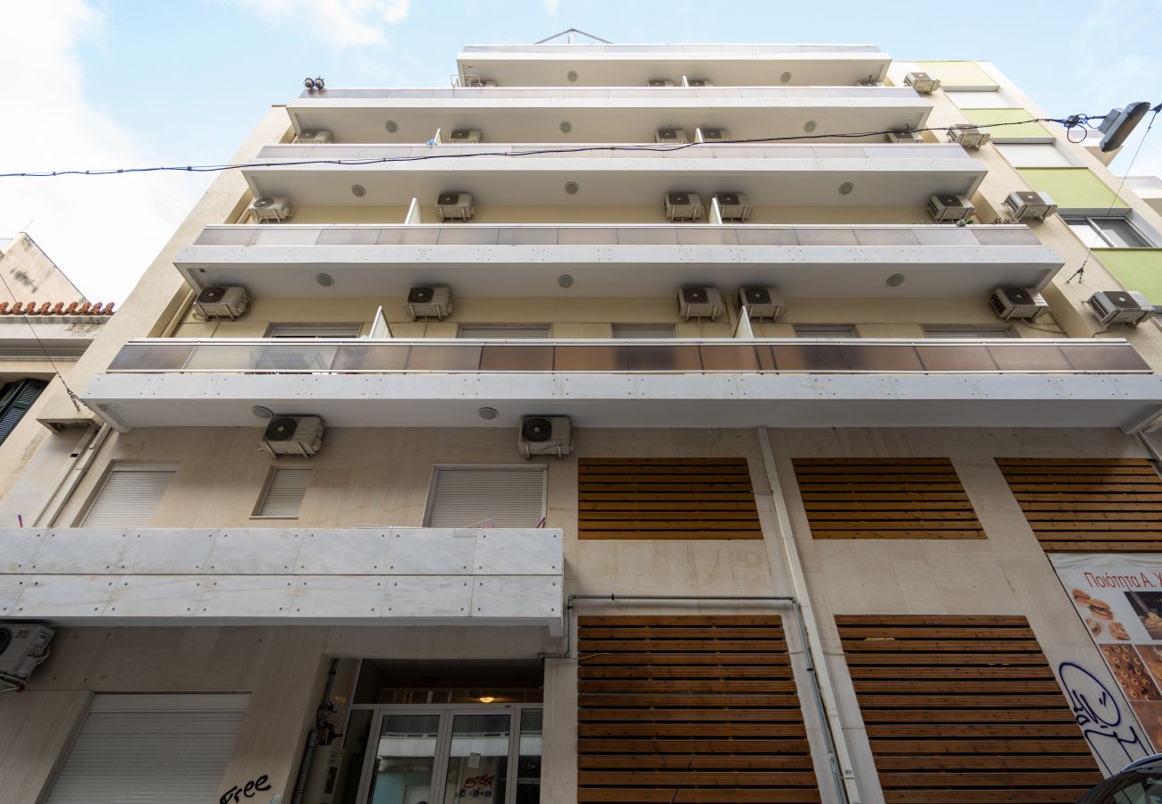 Apartment in Athens - Modern Apartment in Athens with Balcony & Wi-Fi