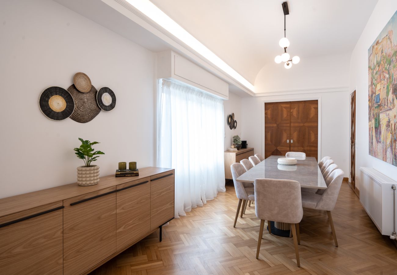 Apartment in Athens - Upscale Athens Luxury 4 Bedrooms Apartment