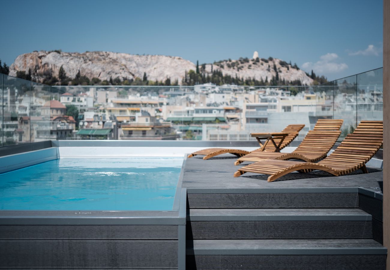 Apartment in Kallithea - “The Edge” Athens Escape With Rooftop Pool & Gym