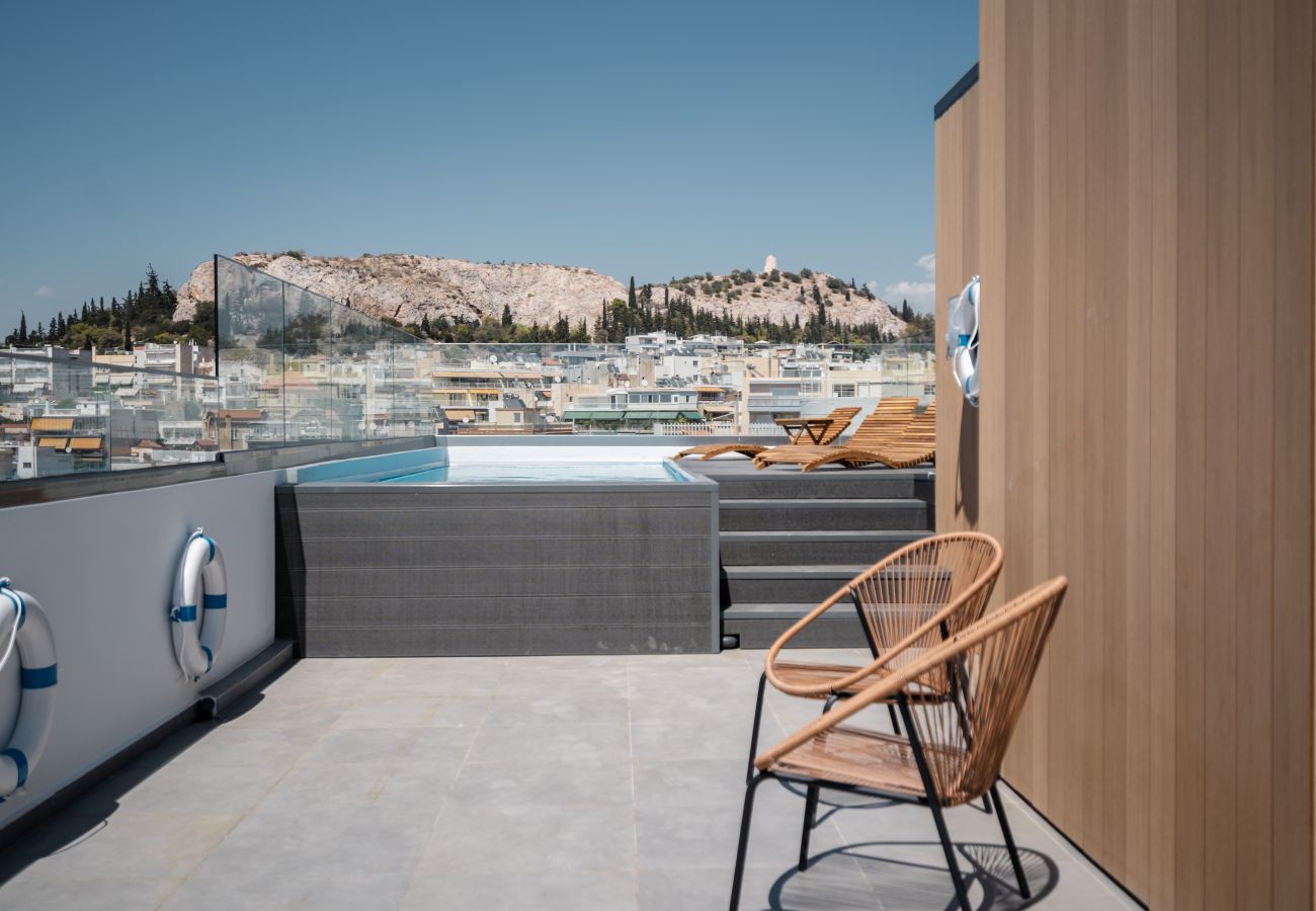 Apartment in Kallithea - “The Edge” Athens Escape With Rooftop Pool & Gym