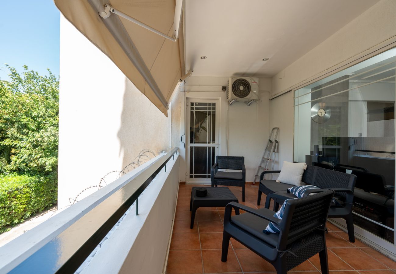 Apartment in Glyfada - Seaside Apartment in Glyfada with Spacious Balcony