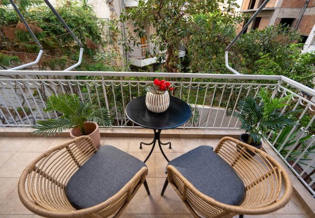 Apartment in Athens - Stylish 2BR Apartment w/t balcony near the historical centre