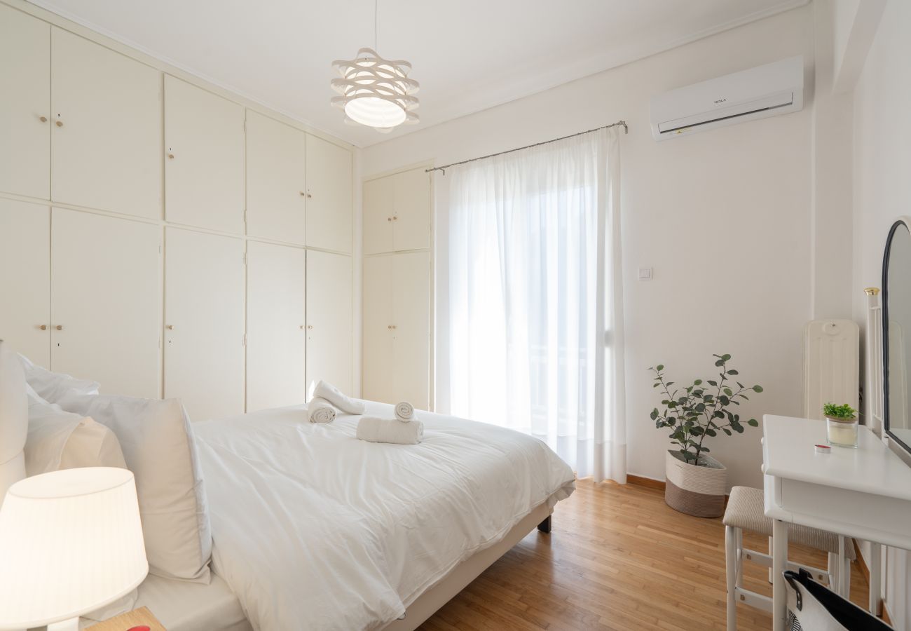 Apartment in Athens - City Chic Athens Apartment with Park View