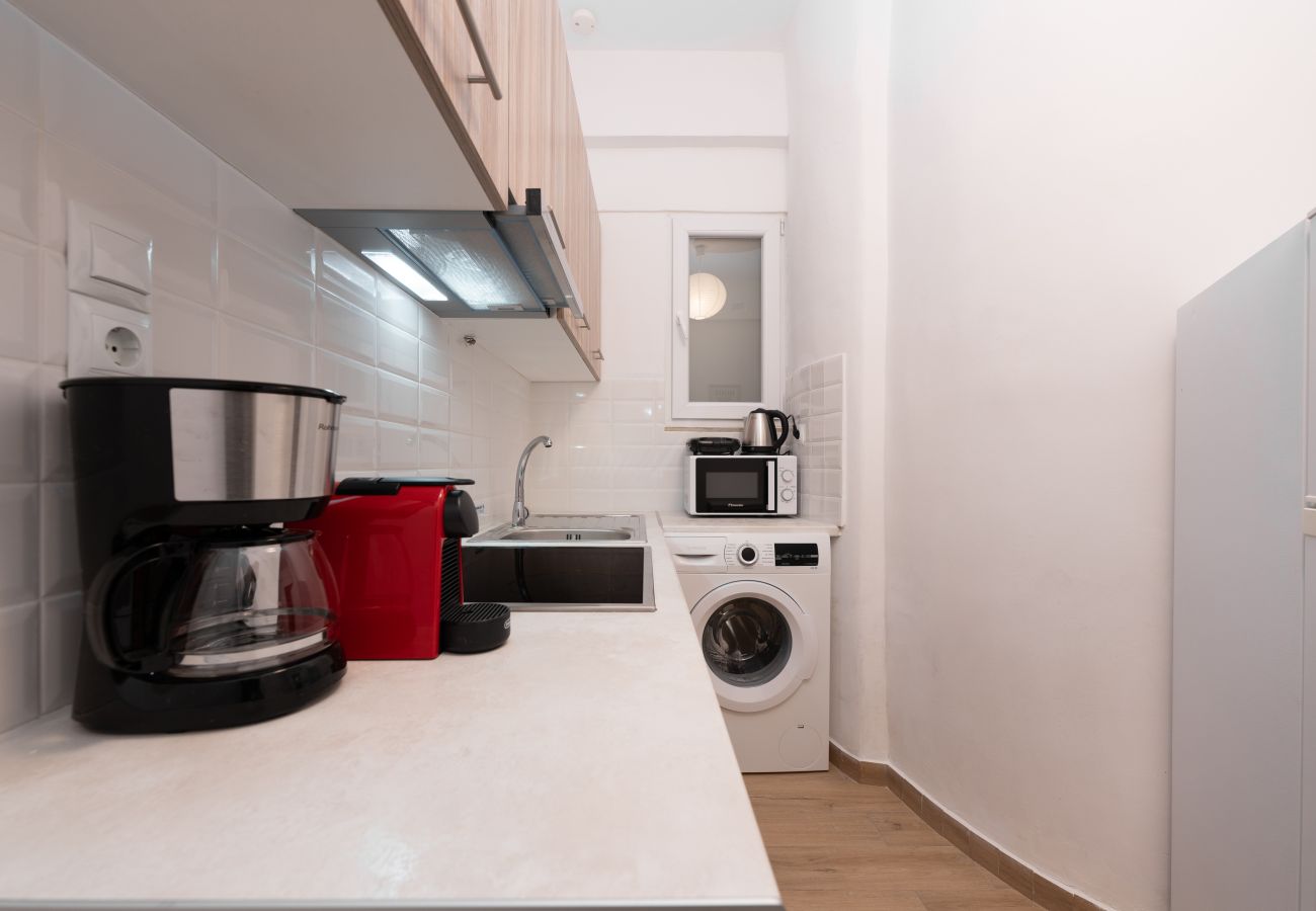 Apartment in Athens - Urban Studio in Athens, 10 mins walk to Acropolis