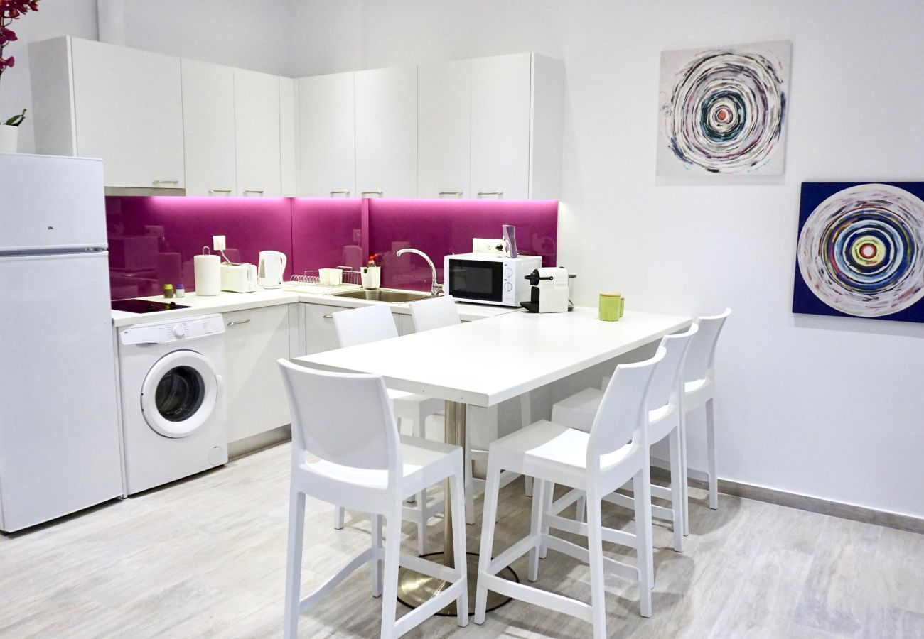 Apartment in Athens - Spacious Modern Apartment in Athens near Metro