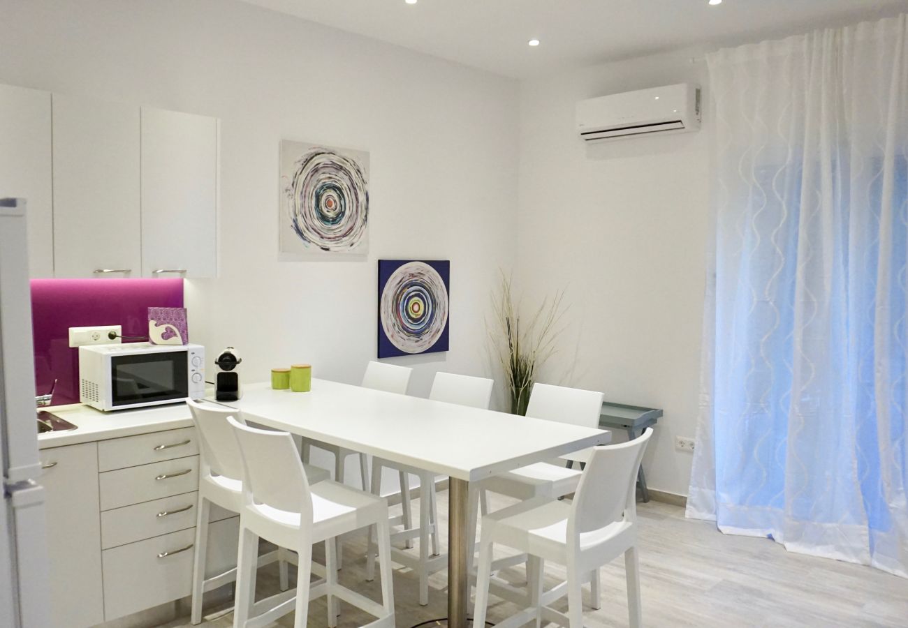 Apartment in Athens - Spacious Modern Apartment in Athens near Metro