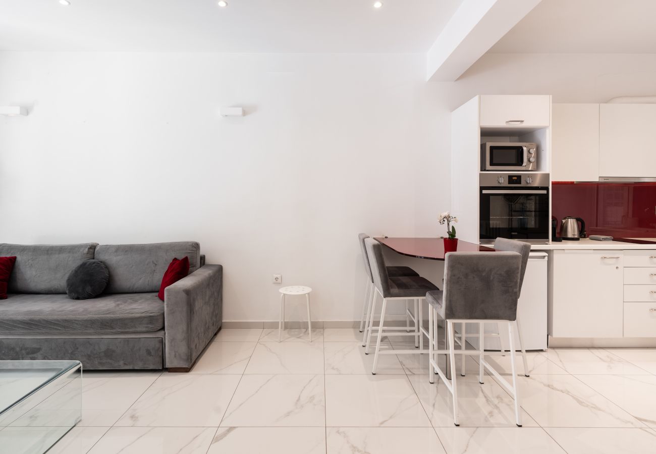 Apartment in Athens - Modern Apartment next to Restaurants & Cafes