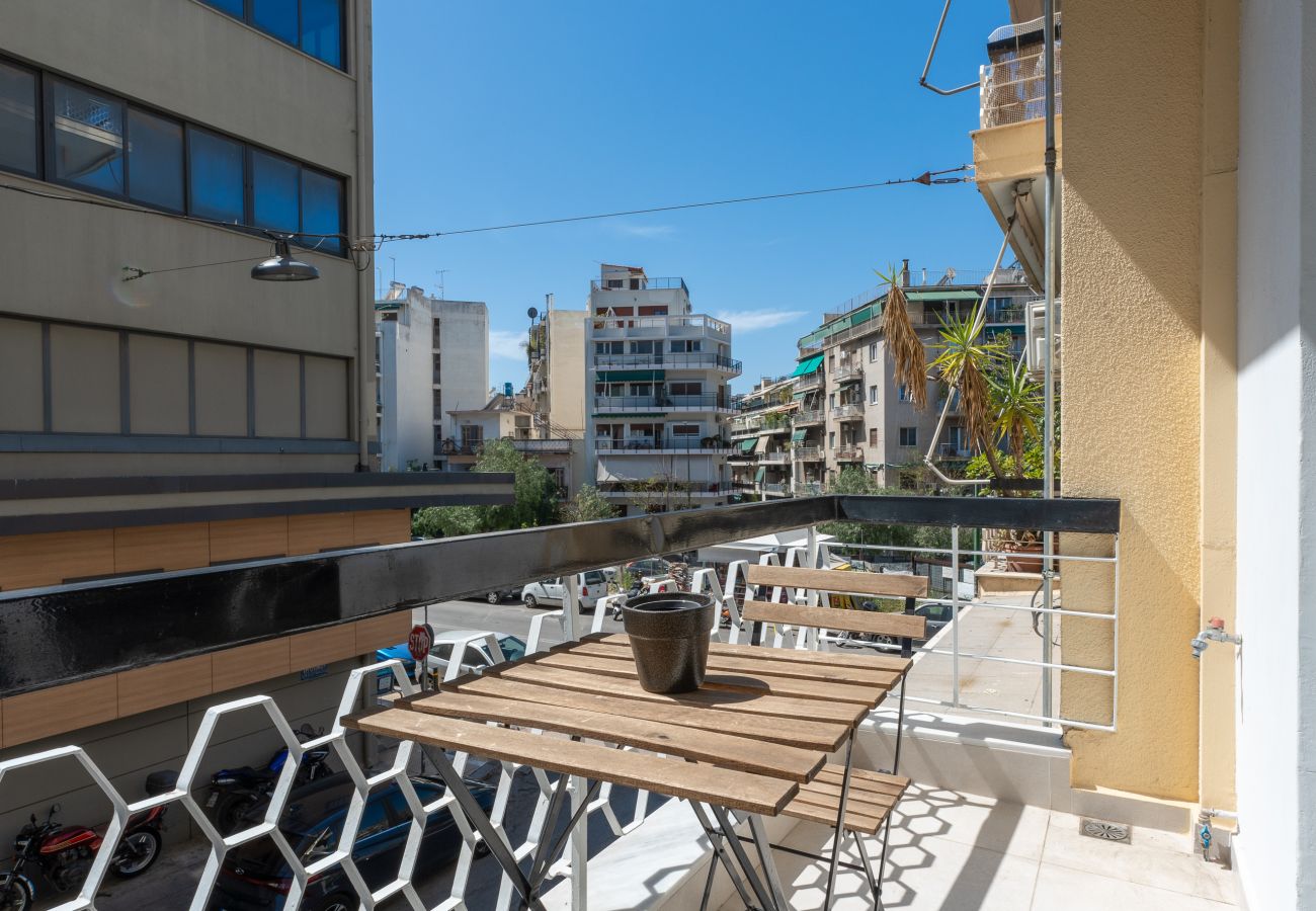 Studio in Athens - Minimal Studio with Balcony in Athens Center