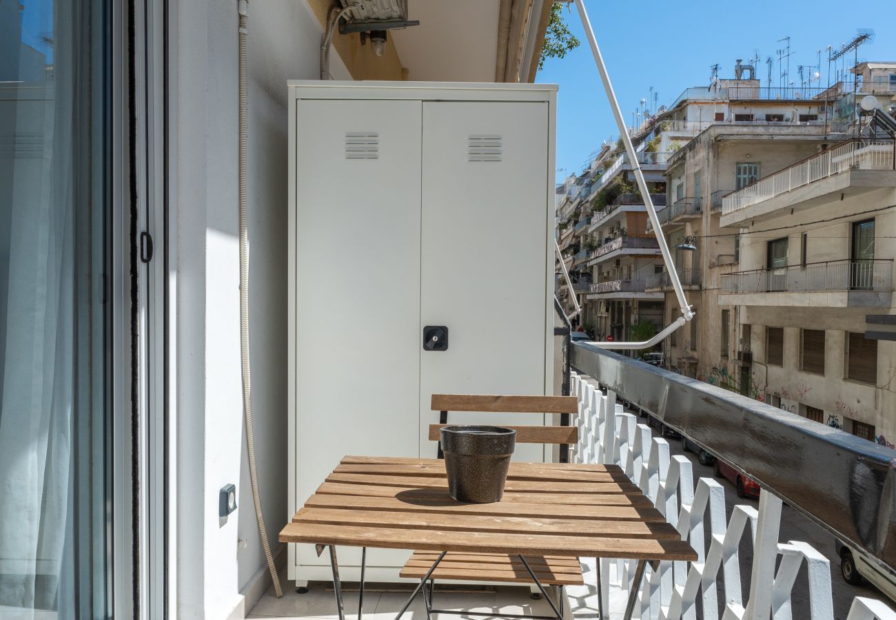 Studio in Athens - Minimal Studio with Balcony in Athens Center