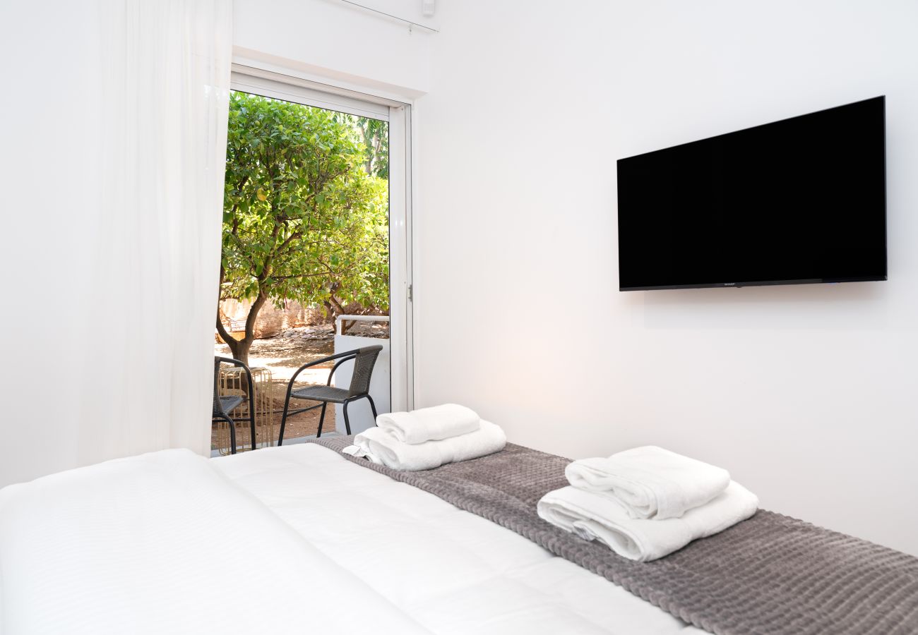 Apartment in Glyfada - Stylish Apartment with Outdoor Patio in Glyfada