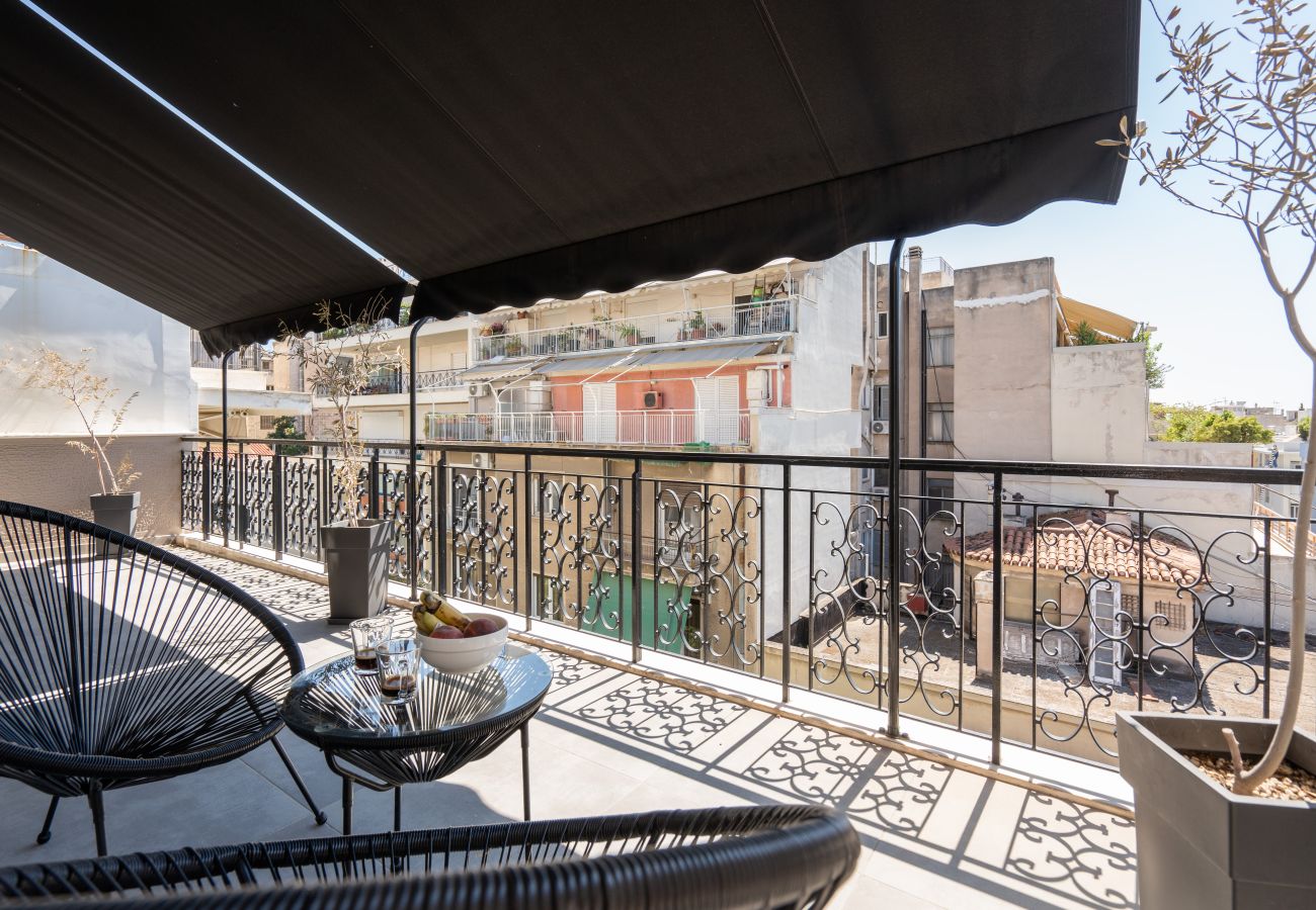 Apartment in Athens - Cosy Penthouse in Exarchia with Private Balcony