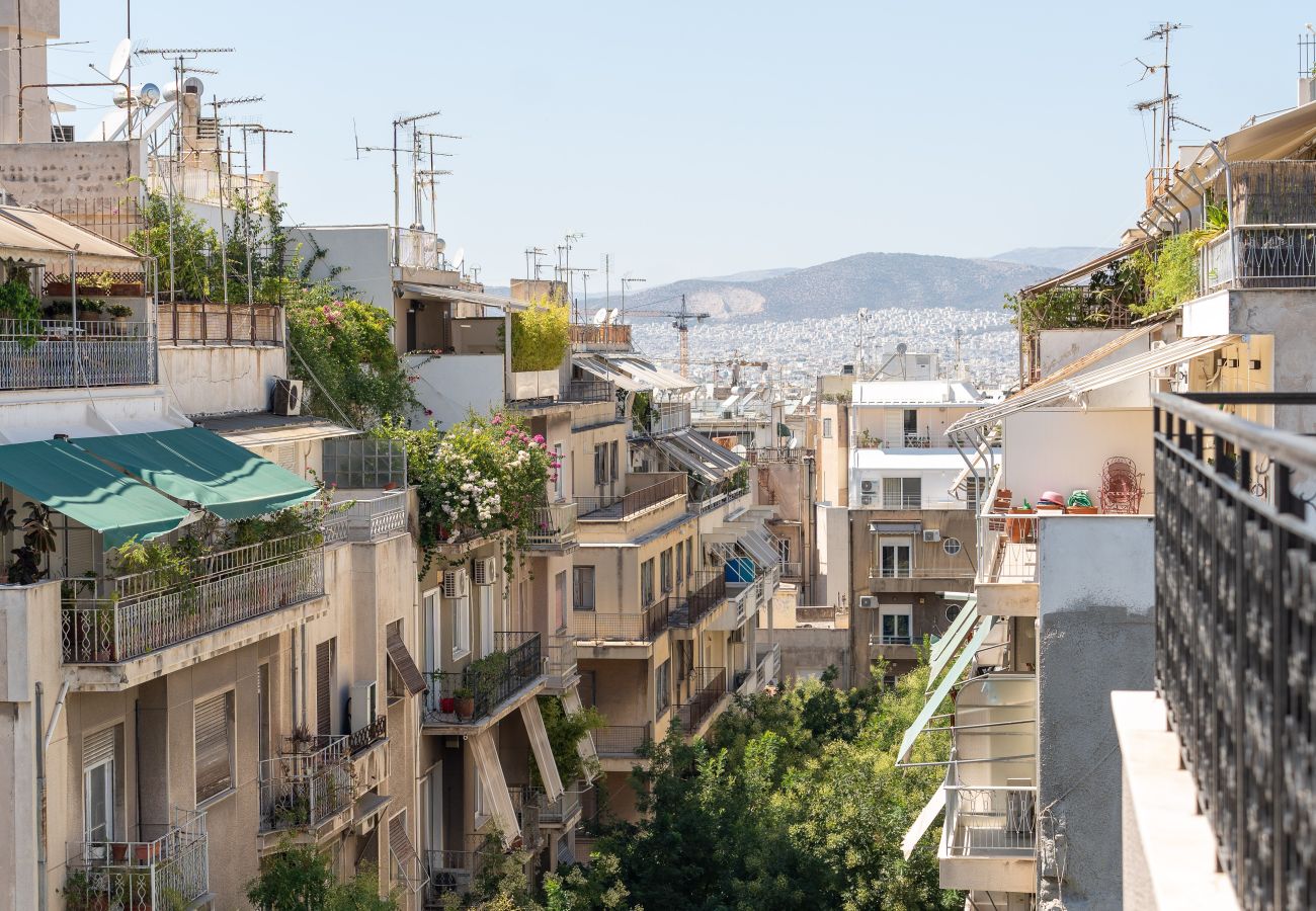 Apartment in Athens - Cosy Penthouse in Exarchia with Private Balcony