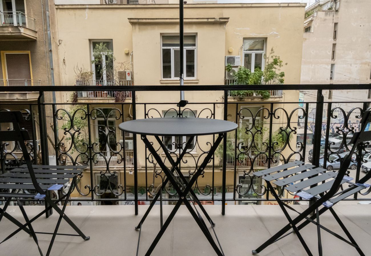 Apartment in Athens - Elegant Studio in Exarchia: Balcony, Laundry & Gym