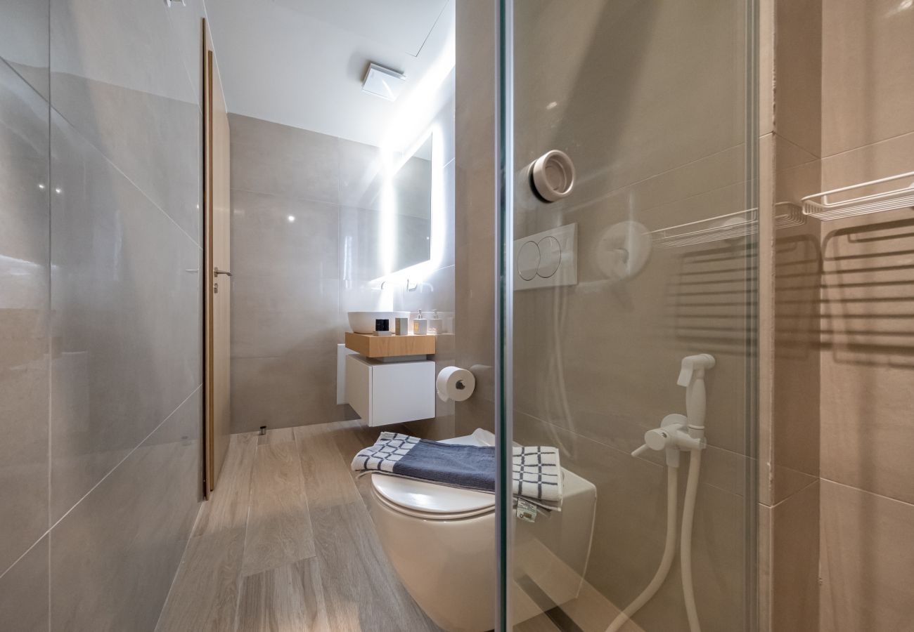 Apartment in Athens - Elegant Studio in Exarchia: Balcony, Laundry & Gym