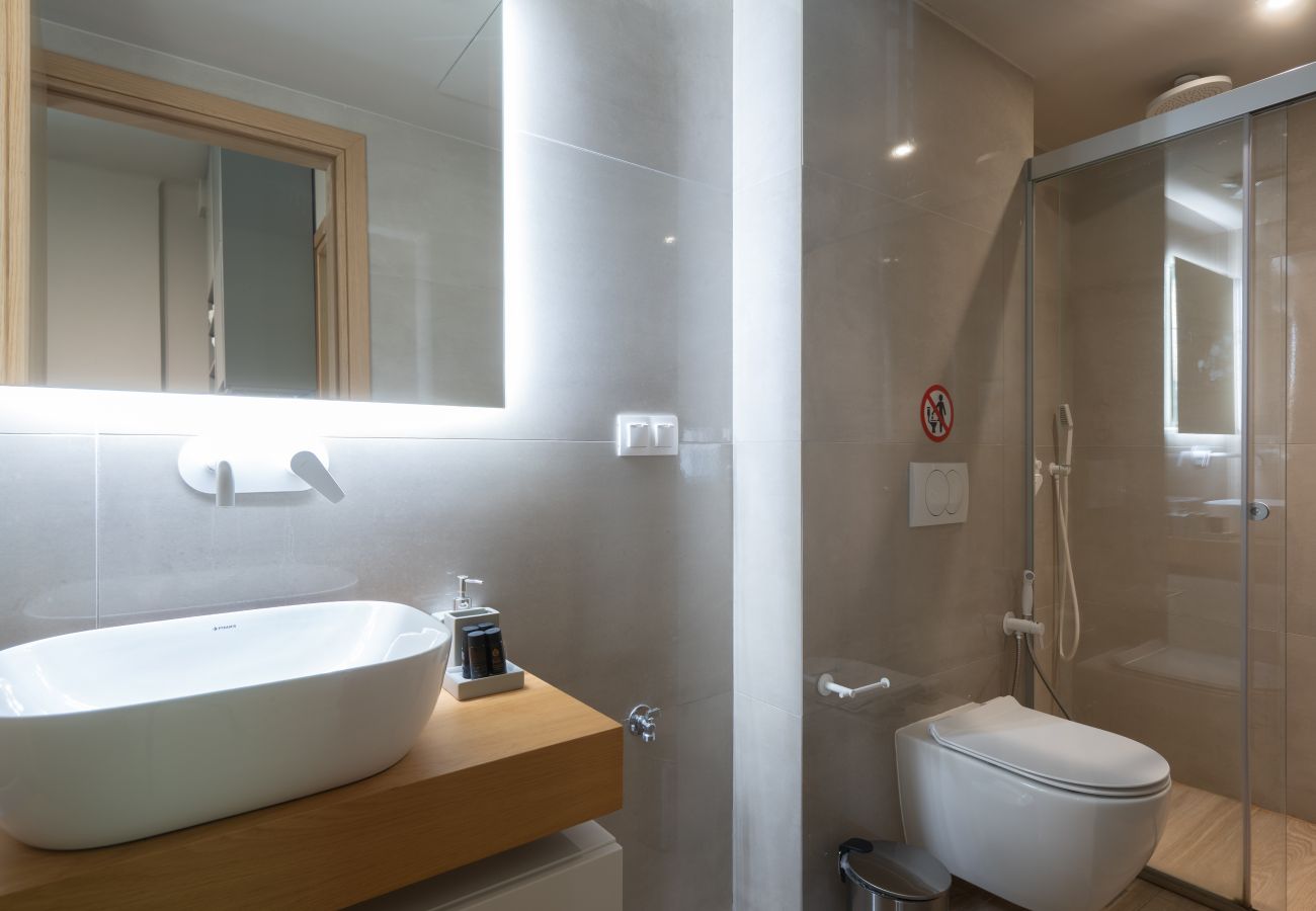Apartment in Athens - Elegant Studio in Exarchia: Balcony, Laundry & Gym