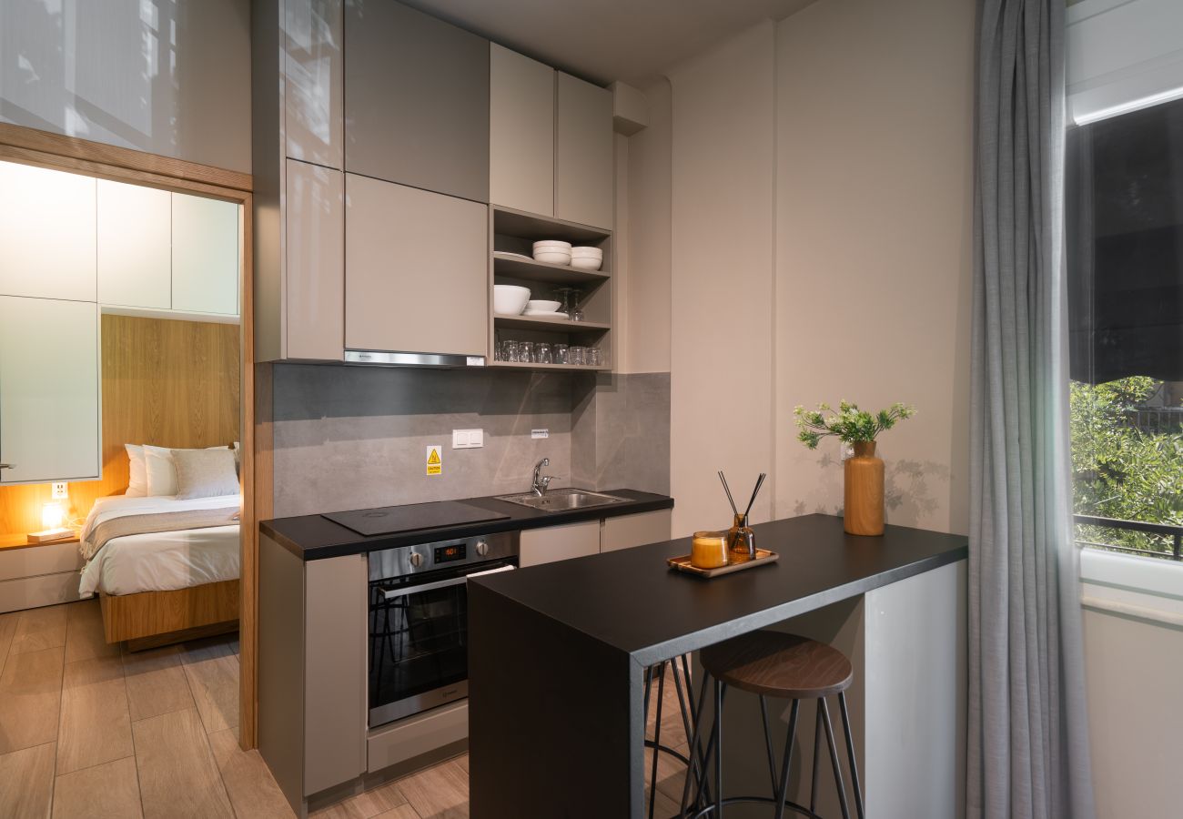 Apartment in Athens - Elegant Studio in Exarchia: Balcony, Laundry & Gym