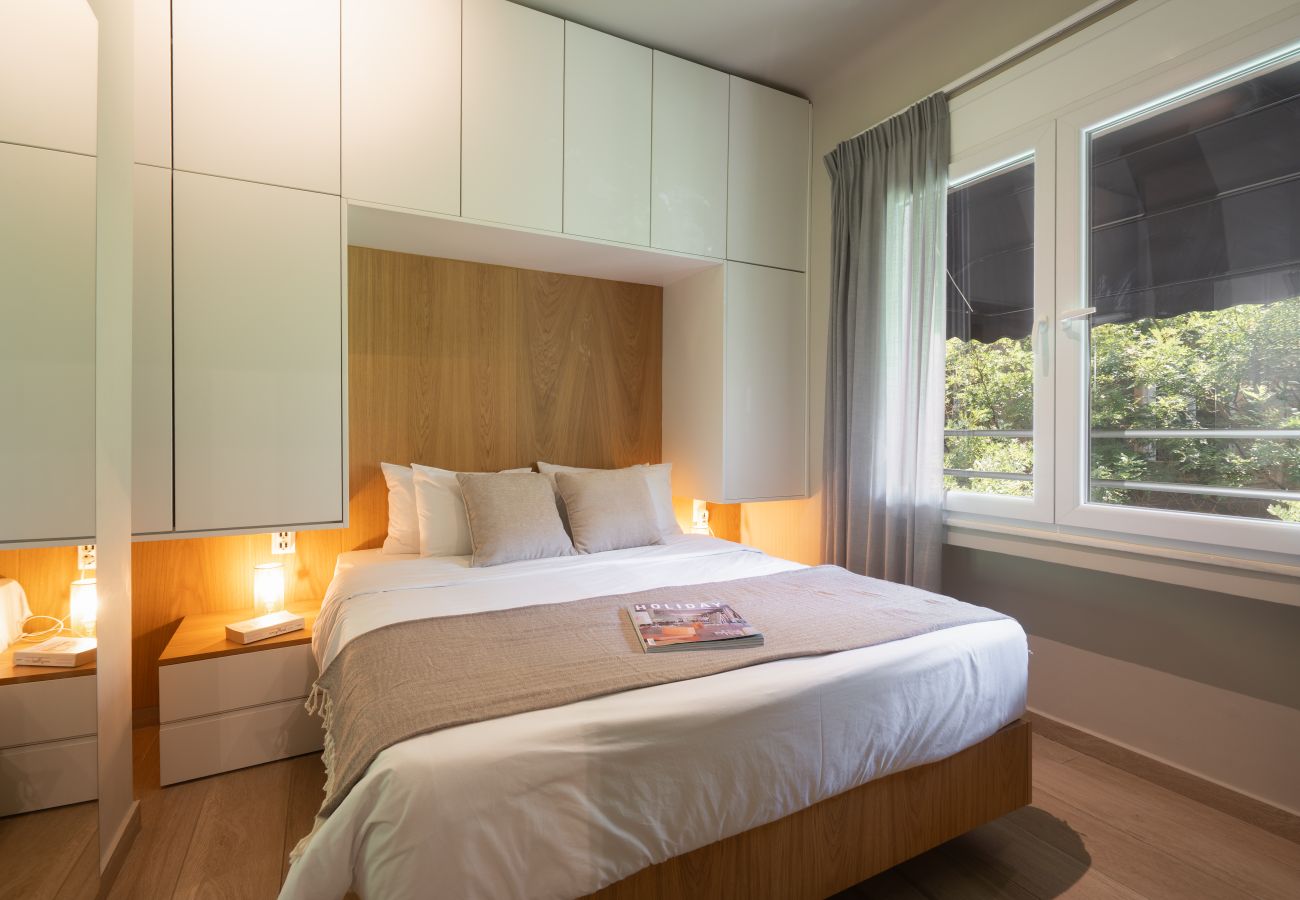 Apartment in Athens - Elegant Studio in Exarchia: Balcony, Laundry & Gym