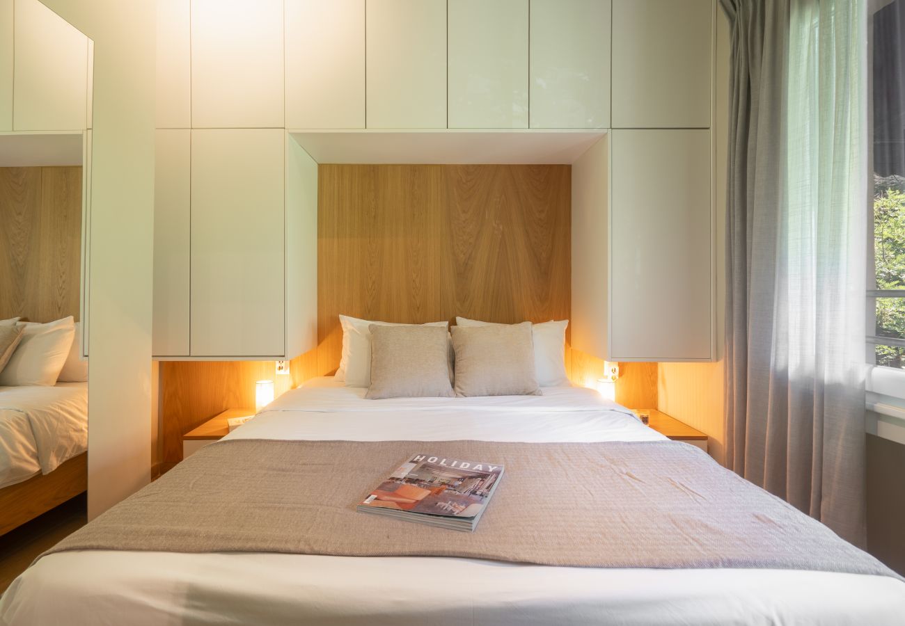Apartment in Athens - Elegant Studio in Exarchia: Balcony, Laundry & Gym