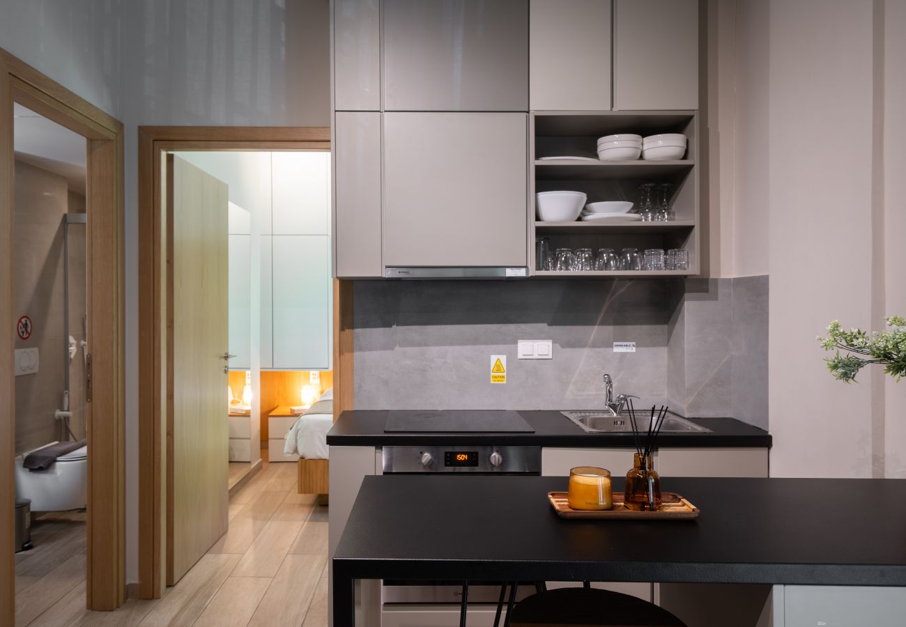 Apartment in Athens - Elegant Studio in Exarchia: Balcony, Laundry & Gym